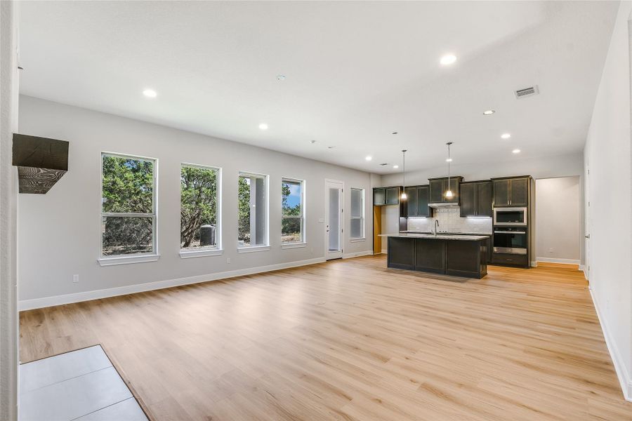 Spacious, unfurnished interior of a new home in , Burnet (Image 10).