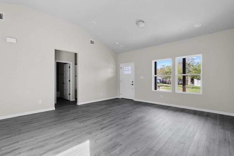 Spacious, unfurnished interior of a new home in , Fort Worth (Image 13).