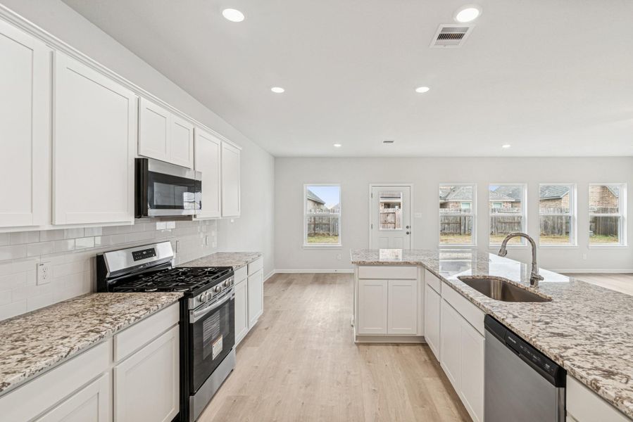 Furnished interior view inside a new home in Sierra Vista, Rosharon (Image 6).