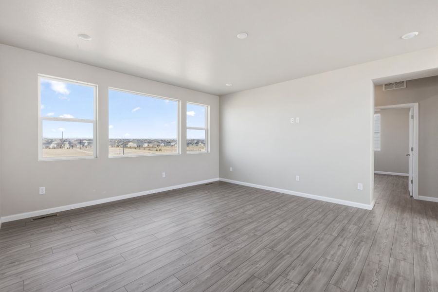Spacious, unfurnished interior of a new home in The Aurora Highlands, Aurora (Image 15).