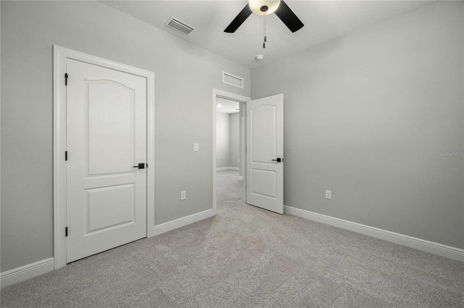 Spacious, unfurnished interior of a new home in Reunion Village, Kissimmee (Image 22).