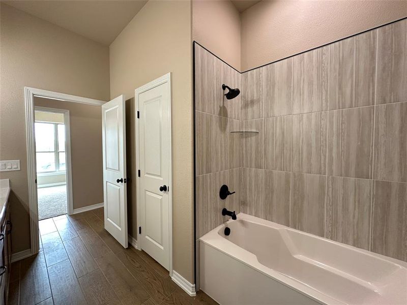 Furnished interior view inside a new home in , Lorena (Image 11).