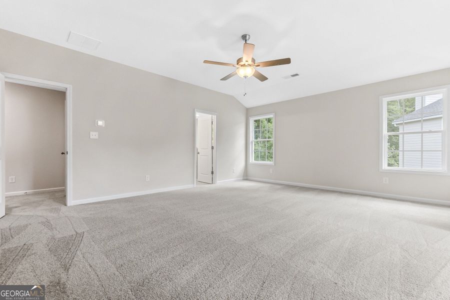Spacious, unfurnished interior of a new home in Juliette Crossing, Forsyth (Image 102).