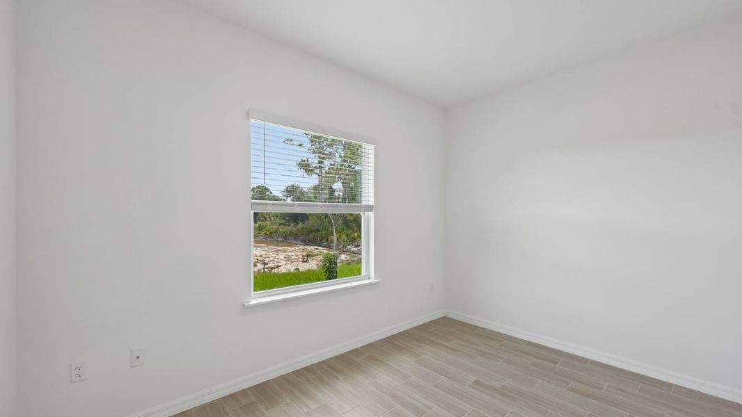 Spacious, unfurnished interior of a new home in Port Charlotte, Port Charlotte (Image 29).