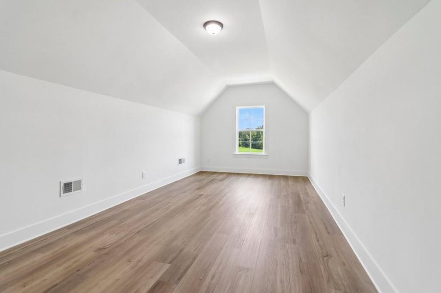 Spacious, unfurnished interior of a new home in Pinegate, Covington (Image 8).