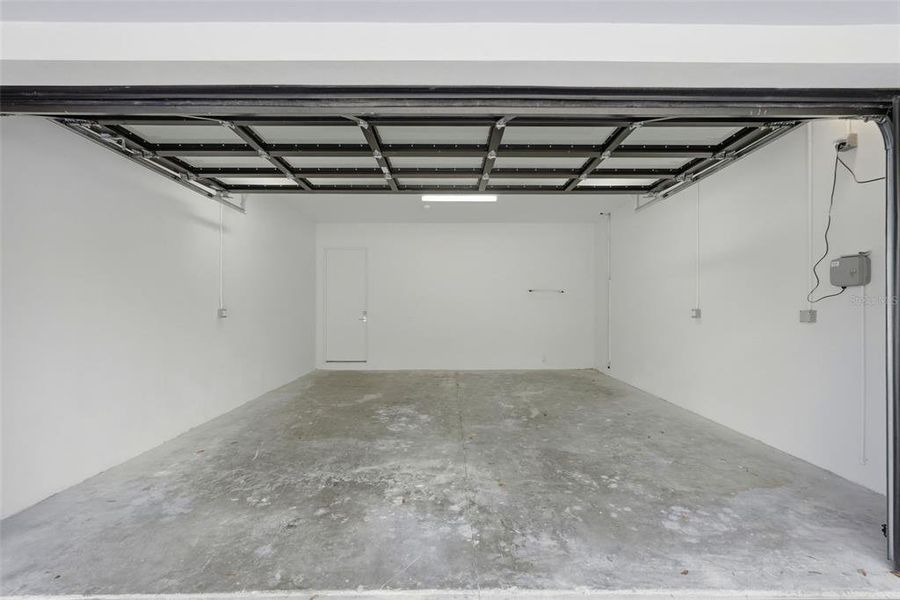 Spacious, unfurnished interior of a new home in , St. Petersburg (Image 26).