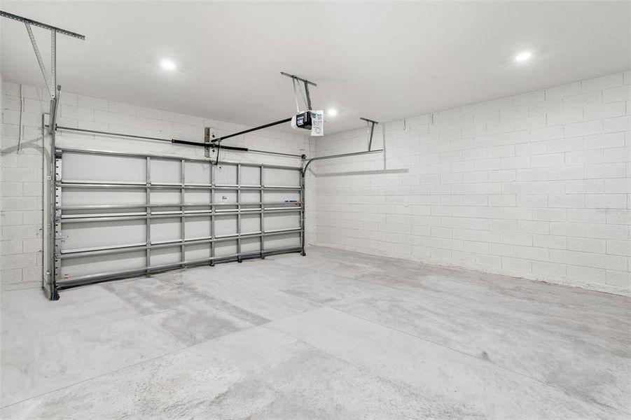 Spacious, unfurnished interior of a new home in Eden Crest, Apopka (Image 20).