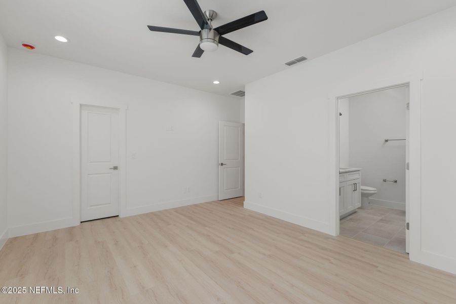Spacious, unfurnished interior of a new home in , St. Augustine (Image 24).