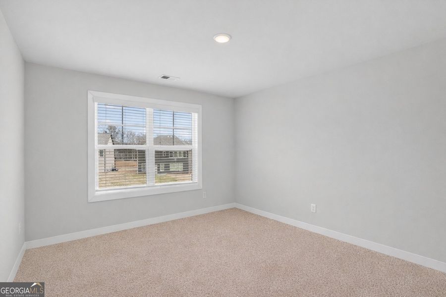Spacious, unfurnished interior of a new home in The Fairways at Mirror Lake, Villa Rica (Image 48).