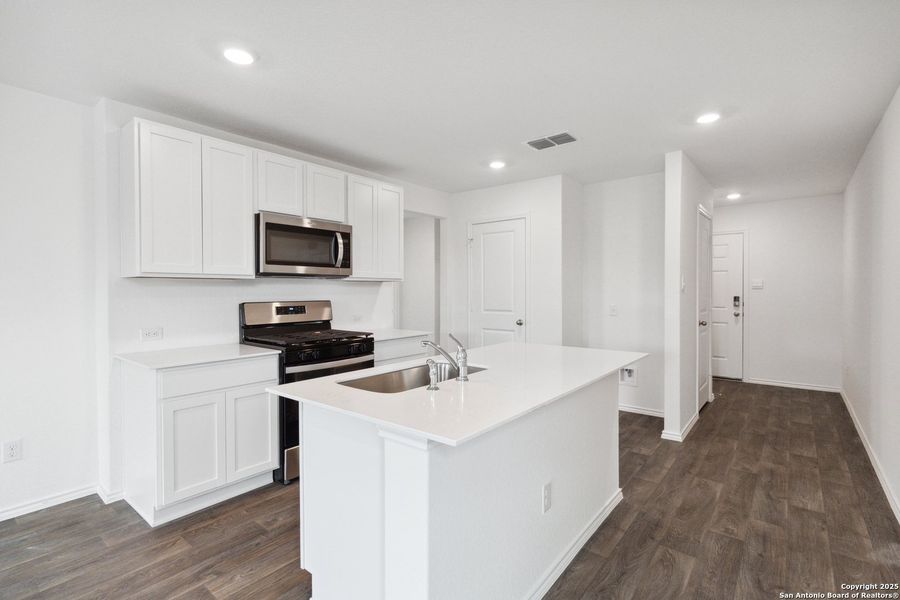 Furnished interior view inside a new home in Avenida, Converse (Image 7).