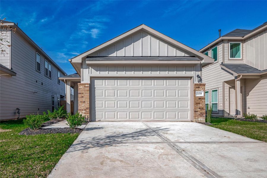 Front exterior of a new home in Woodland Lakes, Huffman, TX, highlighting curb appeal (Image 2).