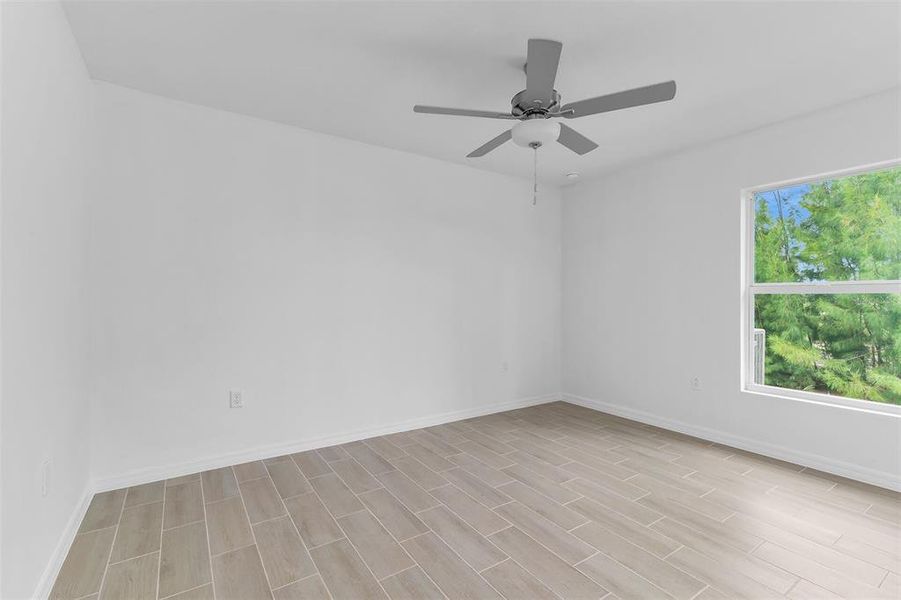 Spacious, unfurnished interior of a new home in , Cape Coral (Image 22).