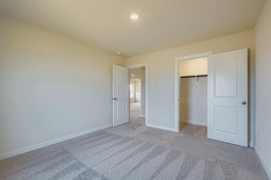 Spacious, unfurnished interior of a new home in Sperling Farms, Ferris (Image 22).