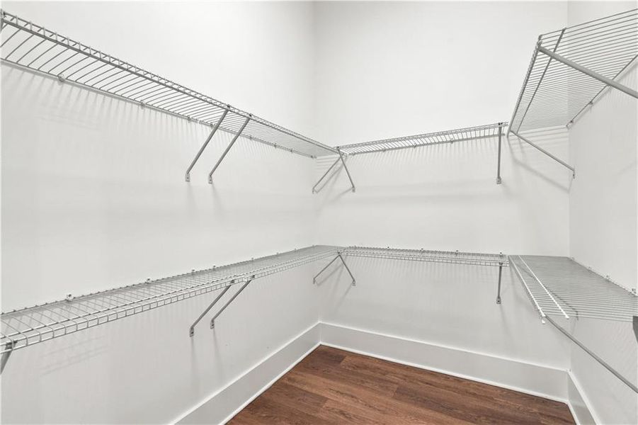 Spacious, unfurnished interior of a new home in , Jasper (Image 46).