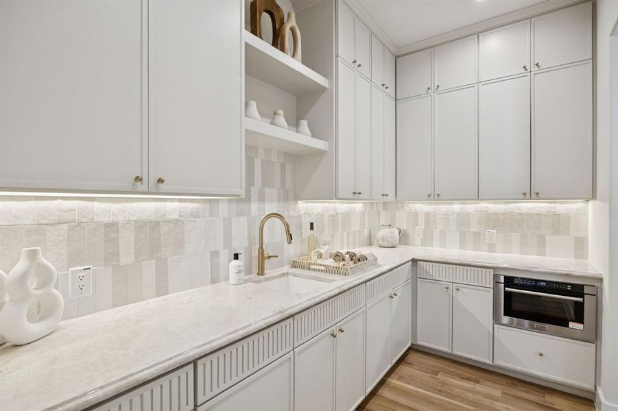 Furnished interior view inside a new home in , Dallas (Image 10).