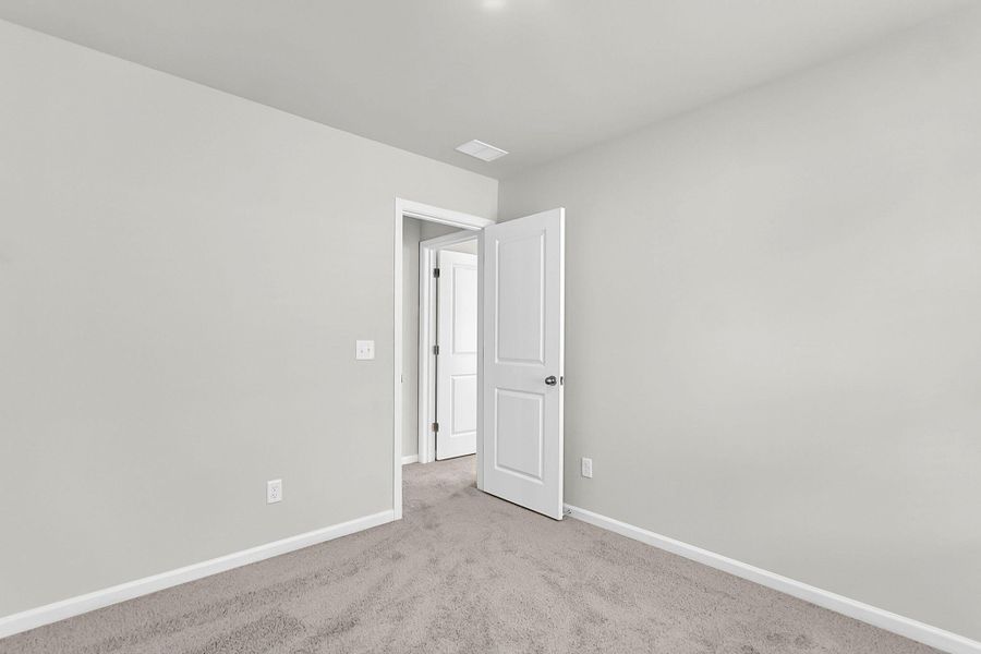 Spacious, unfurnished interior of a new home in Wildcat Chase, Summerville (Image 30).