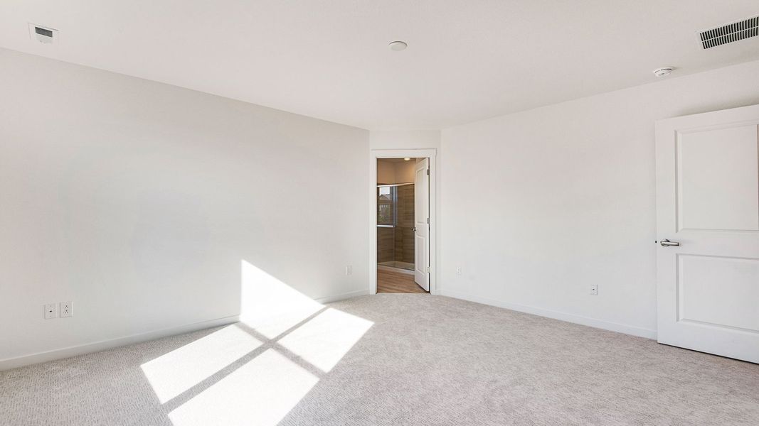 Spacious, unfurnished interior of a new home in Westgate, Greeley (Image 27).
