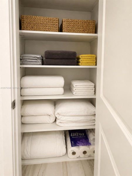 closet bathroom 3