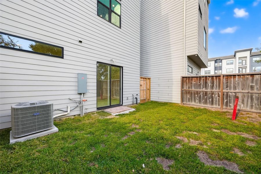Exterior details and patio area of a home in Middle Street Lofts on the Bayou, Houston (Image 32).