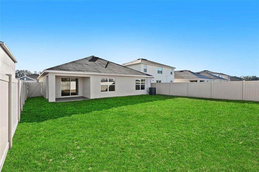 Exterior details and patio area of a home in Pine Creek, Spring Hill (Image 19).