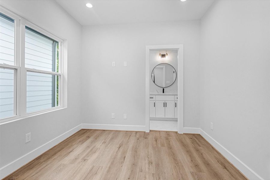 Spacious, unfurnished interior of a new home in , Houston (Image 36).