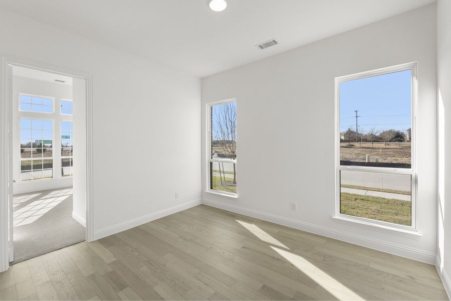 Spacious, unfurnished interior of a new home in Nelson Lake Estates, Rockwall (Image 19). Spacious, unfurnished interior of a new home in Nelson Lake Estates, Rockwall (Image 19).