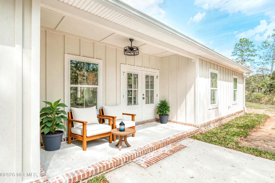 Exterior details and patio area of a home in , Macclenny (Image 4).