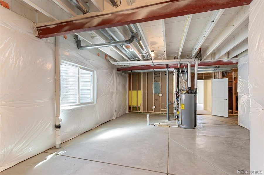 Spacious, unfurnished interior of a new home in Terrain Oak Valley, Castle Rock (Image 31).