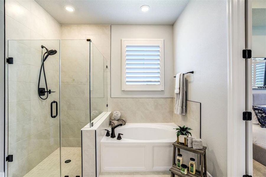 Furnished interior view inside a new home in , Tarpon Springs (Image 23).