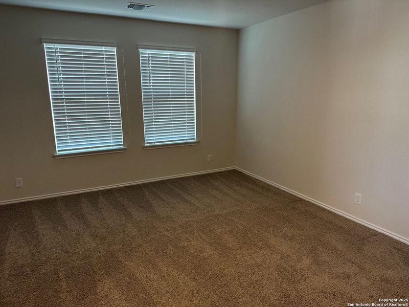 Spacious, unfurnished interior of a new home in Valley Ranch, San Antonio (Image 10).
