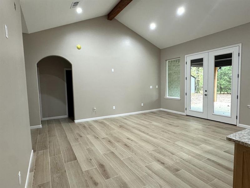 Spacious, unfurnished interior of a new home in , Powderly (Image 9).