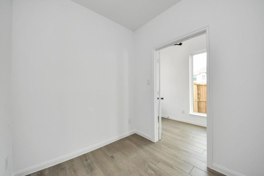 Spacious, unfurnished interior of a new home in Elyson, Katy (Image 27).