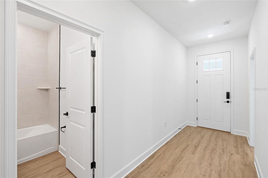 Spacious, unfurnished interior of a new home in , Spring Hill (Image 19).