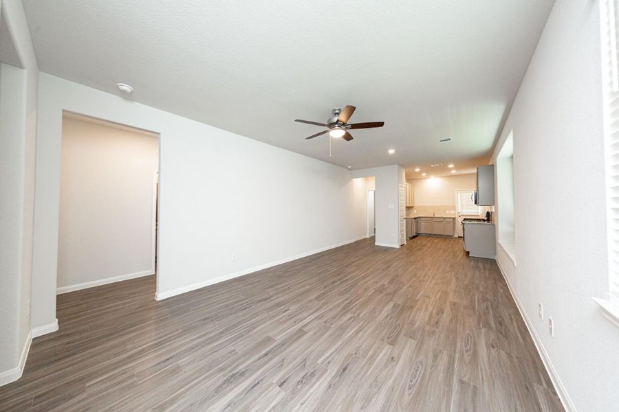 Spacious, unfurnished interior of a new home in River's Edge, Conroe (Image 8).