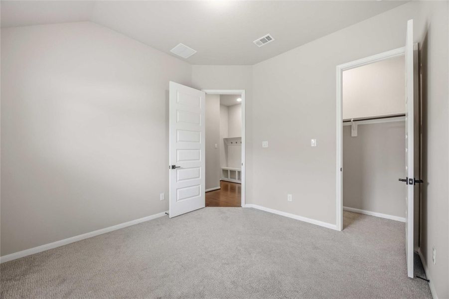 Spacious, unfurnished interior of a new home in Lakes of Champion's Estates, Mont Belvieu (Image 30). Spacious, unfurnished interior of a new home in Lakes of Champion's Estates, Mont Belvieu (Image 30).