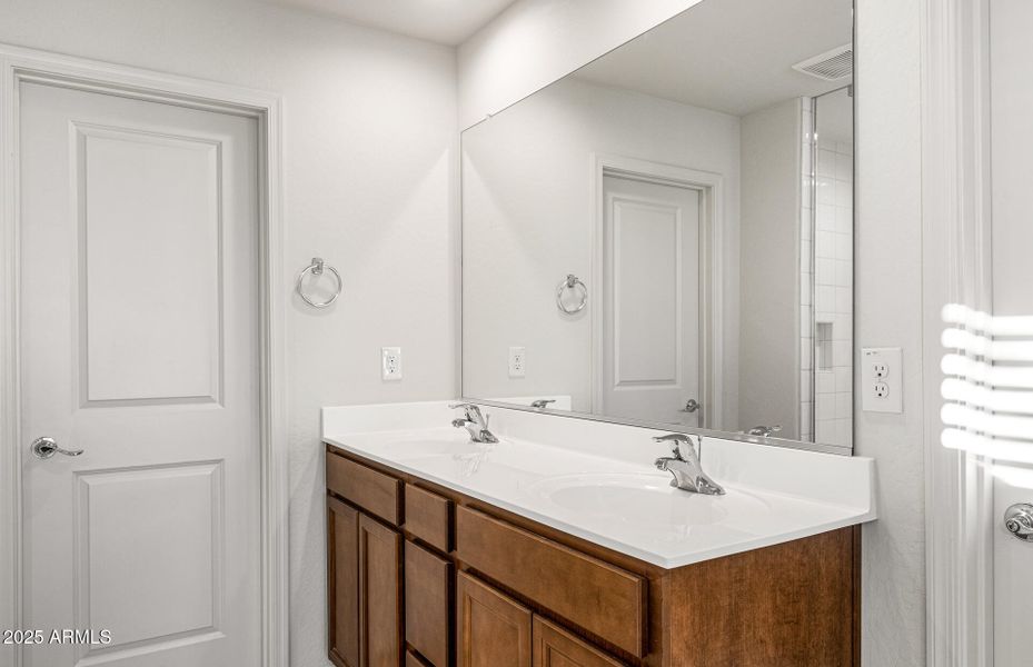 Owner's Bathroom Owner's Bathroom