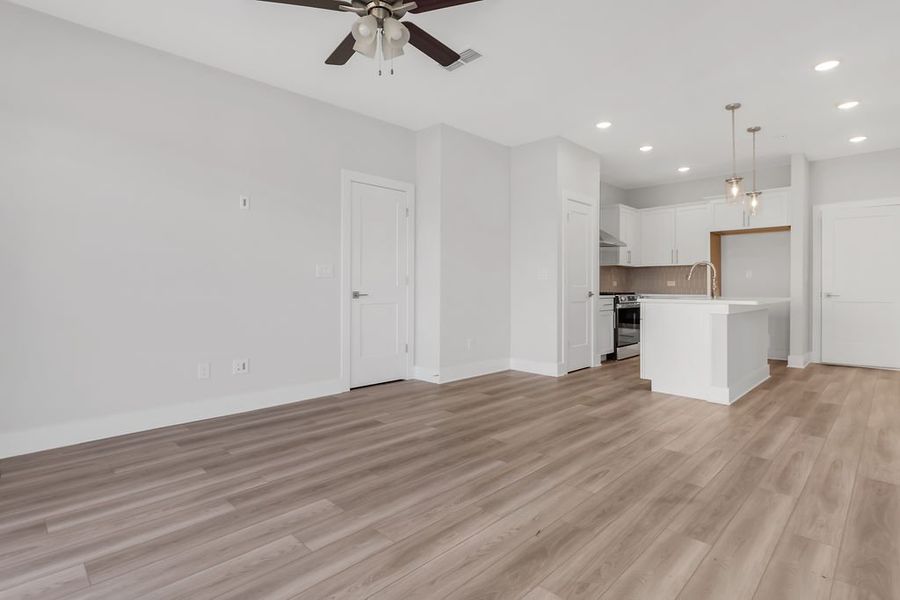 Spacious, unfurnished interior of a new home in Echo Park, Suwanee (Image 17).