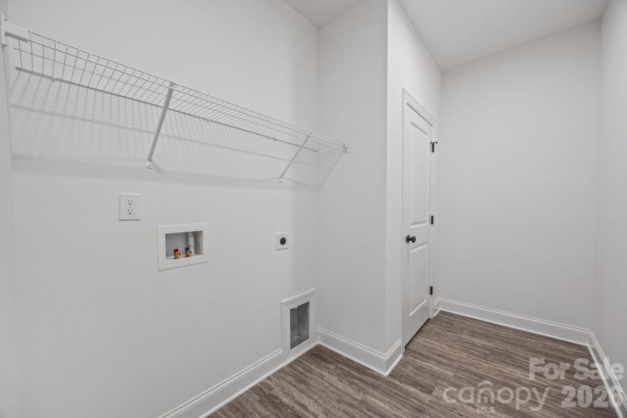 Spacious, unfurnished interior of a new home in , Kings Mountain (Image 9).