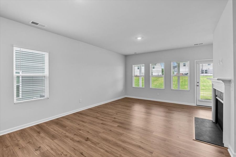 Spacious, unfurnished interior of a new home in Fieldstone, Lexington (Image 19).
