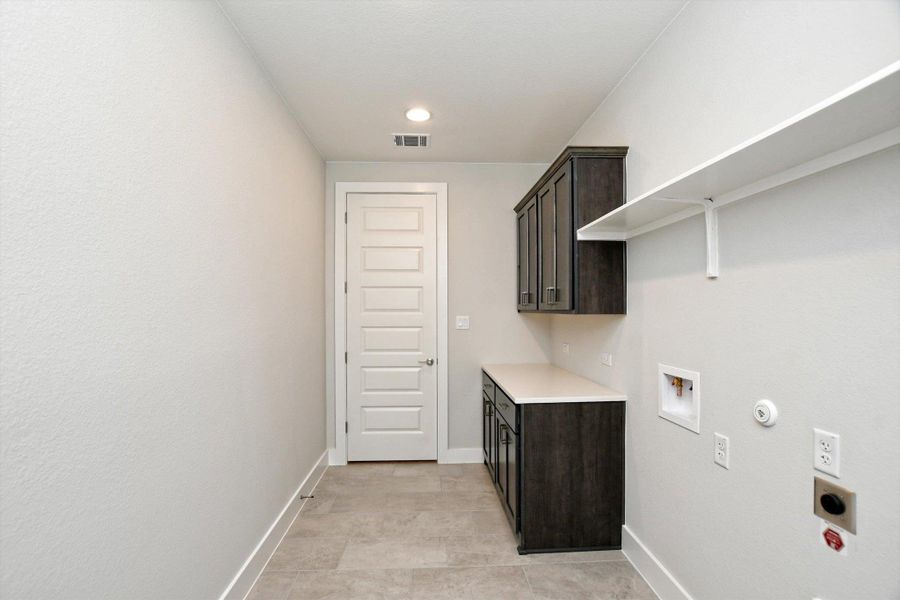 Furnished interior view inside a new home in The Hollows on Lake Travis, Leander (Image 12).
