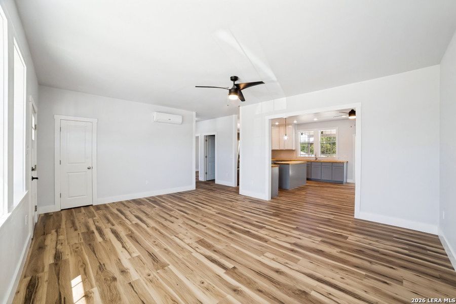 Spacious, unfurnished interior of a new home in , Bandera (Image 22).