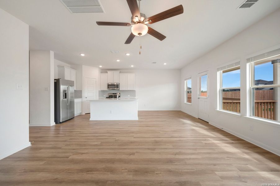 Spacious, unfurnished interior of a new home in Hickory Ridge Estates, Elmendorf (Image 20).