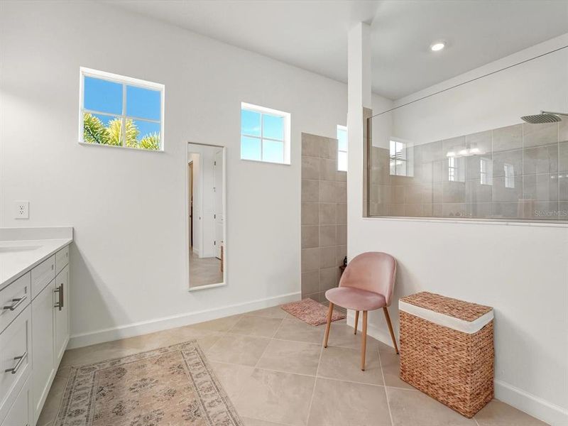 Furnished interior view inside a new home in , Englewood (Image 33).