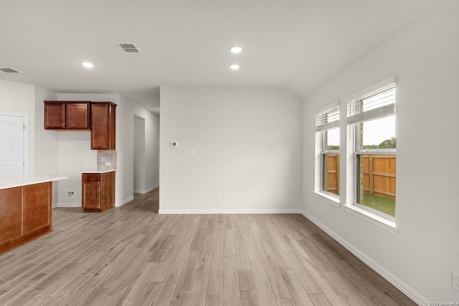 Spacious, unfurnished interior of a new home in Meyer Ranch - Enclave, New Braunfels (Image 12).
