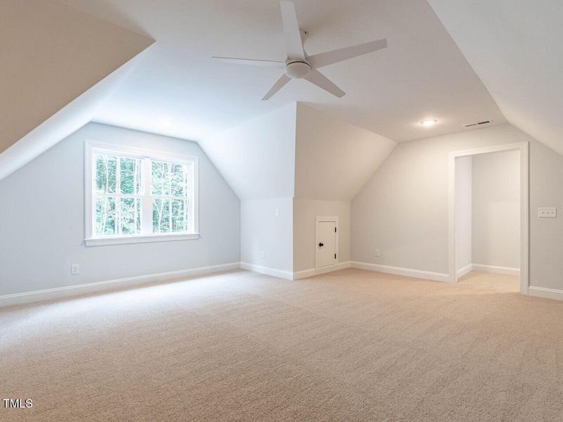 032-1280x960-bonus-room