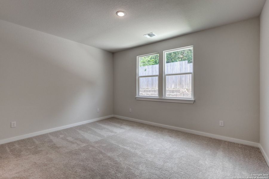 Spacious, unfurnished interior of a new home in Rosemont Hill, San Antonio (Image 7).