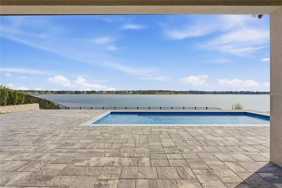 Exterior details and patio area of a home in , Montverde (Image 4).