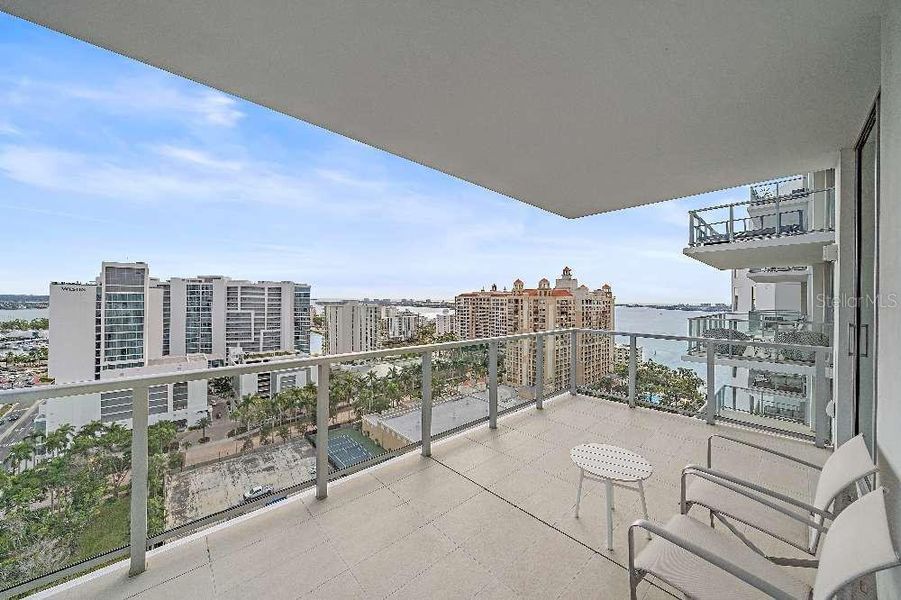 Condo located in Sarasota, FL showcasing its design and architecture (Image 23).