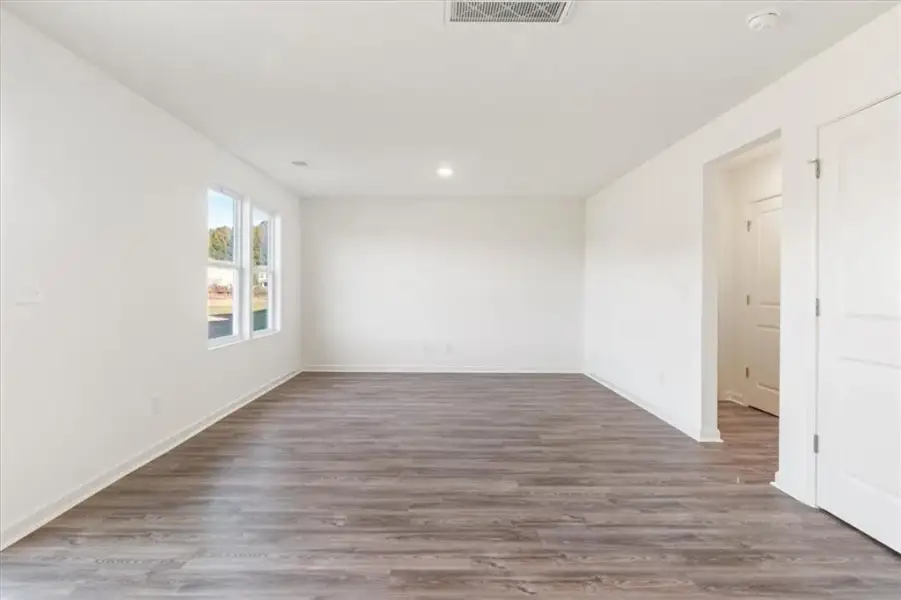 Spacious, unfurnished interior of a new home in The Ridge at Twin Rivers, Covington (Image 14).