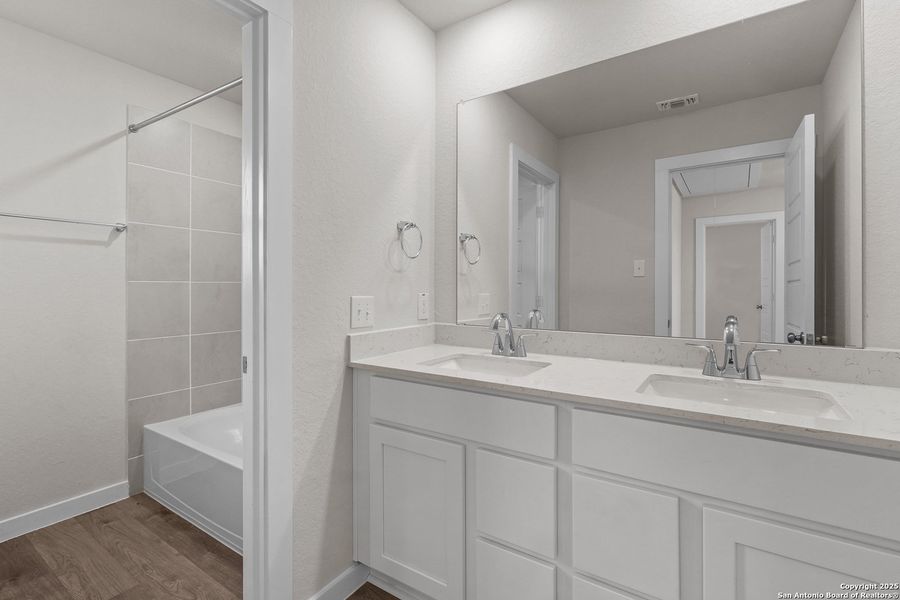 Furnished interior view inside a new home in Senna, Leon Valley (Image 8).